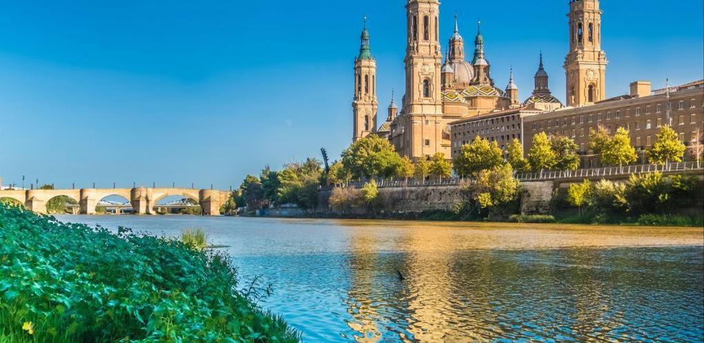 Piso Para 4 Con 2 Parking En Casco Historico De Zaragoza 2 Noches Minimo Saragoça Exterior foto